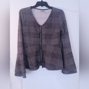 Cute blazer with bell bottom sleeves zipper in the front, Size L